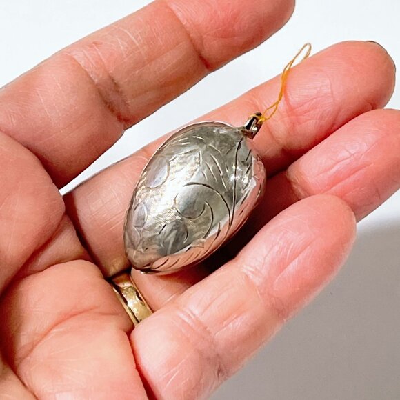 Vintage Sterling Silver 925 Etched Egg Pendant - Picture 5 of 7